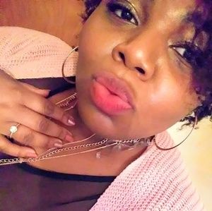 Meet your Posher, Victoria